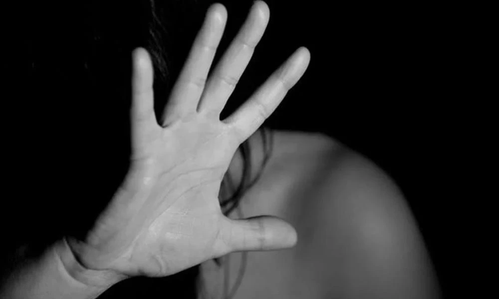 Θεσσαλονίκη: 40χρονη κατήγγειλε τον σύντροφό της ότι την ανάγκαζε να εκδίδεται και την κακοποιούσε